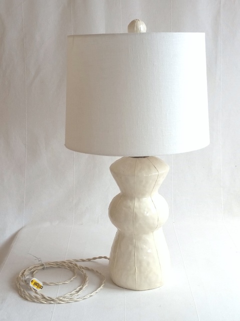 Large round finial, white on Chocko lamp Large round finial, white on Chocko lamp